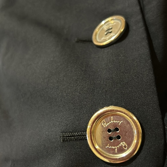 Burberry Knee Length Wrap Skirt. Size 6 - Picture 7 of 13